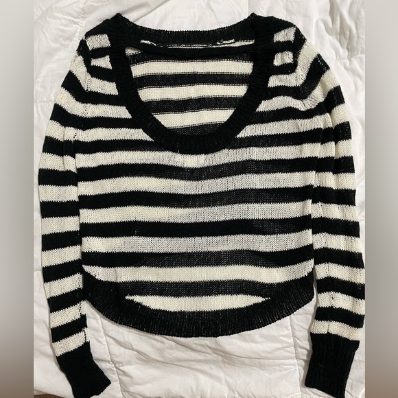 Bisou Bisou long sleeve knit sweater size XS - Picture 4 of 5